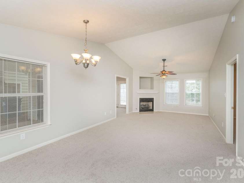 215 Middlebury Lane, Aiken, SC 29803.  MLS# CAR4355095, YatesRealty ID 9894. 
