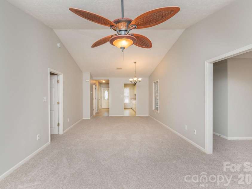 215 Middlebury Lane, Aiken, SC 29803.  MLS# CAR4355095, YatesRealty ID 9894. 