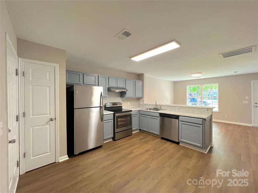 7147 Henderson Valley Lane, Charlotte, NC 28269.  MLS# CAR4242009, YatesRealty ID 9894. 