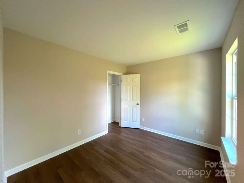 7147 Henderson Valley Lane, Charlotte, NC 28269.  MLS# CAR4242009, YatesRealty ID 9894. 