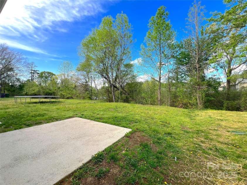 7147 Henderson Valley Lane, Charlotte, NC 28269.  MLS# CAR4242009, YatesRealty ID 9894. 