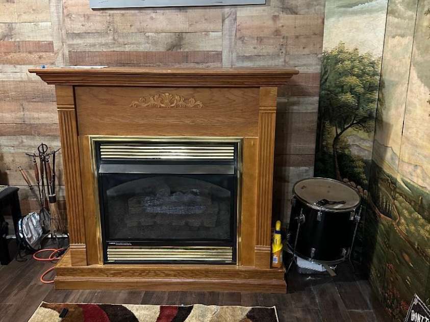 410 Yadkin Street, Salisbury, NC 28146.  MLS# CAR4231670, YatesRealty ID 9895. FAMILY ROOM FIREPLACE AREA