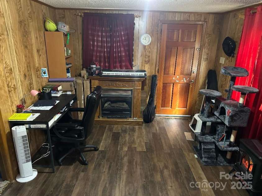 410 Yadkin Street, Salisbury, NC 28146.  MLS# CAR4231670, YatesRealty ID 9895. OFFICE AREA