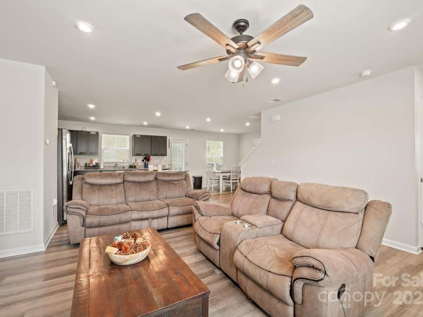 707 Pointe Andrews Drive, Concord, NC 28025.  MLS# CAR4280362, YatesRealty ID 9895. Great Room