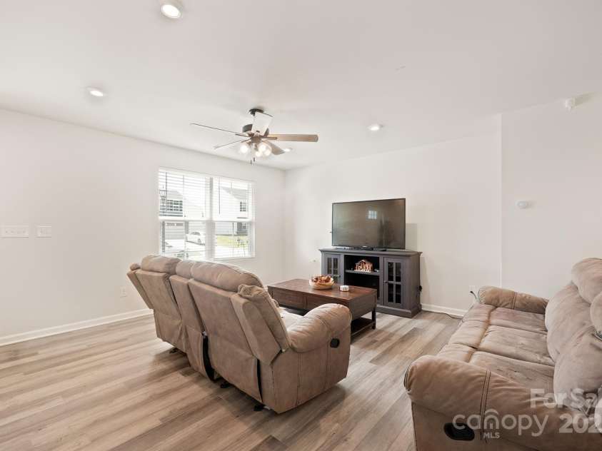 707 Pointe Andrews Drive, Concord, NC 28025.  MLS# CAR4280362, YatesRealty ID 9895. Great Room