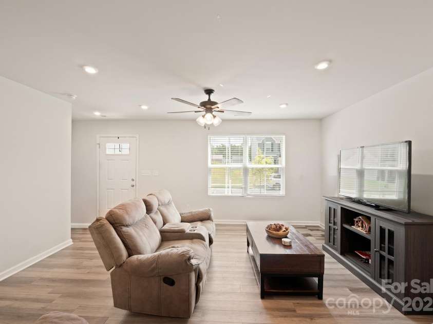 707 Pointe Andrews Drive, Concord, NC 28025.  MLS# CAR4280362, YatesRealty ID 9895. Great Room