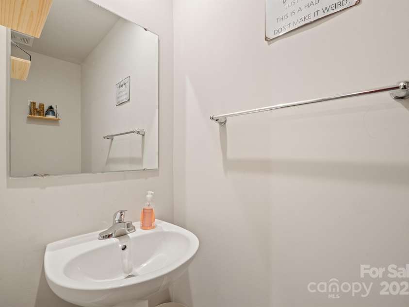 707 Pointe Andrews Drive, Concord, NC 28025.  MLS# CAR4280362, YatesRealty ID 9895. Half Bath