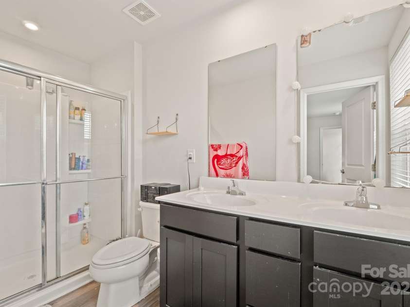 707 Pointe Andrews Drive, Concord, NC 28025.  MLS# CAR4280362, YatesRealty ID 9895. Primary Bath