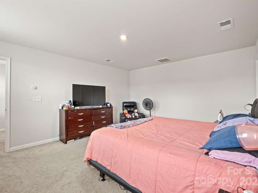 707 Pointe Andrews Drive, Concord, NC 28025.  MLS# CAR4280362, YatesRealty ID 9895. Primary Bedrom