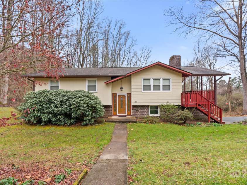 25 Pisgah Shadows Way, Hendersonville, NC 28739.  MLS# CAR4206550, YatesRealty ID 9897. 
