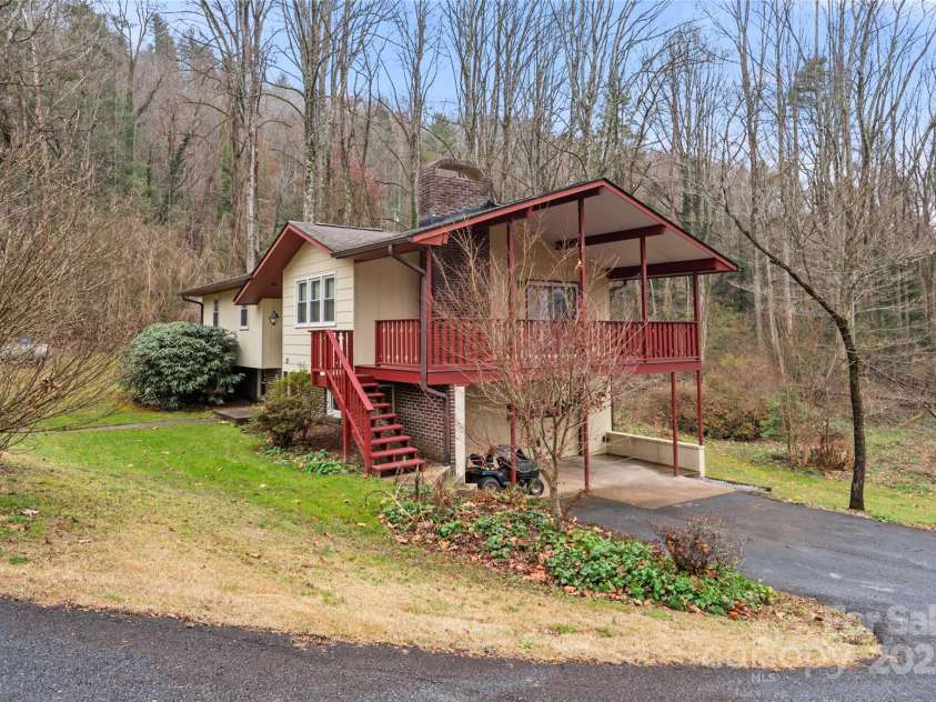 25 Pisgah Shadows Way, Hendersonville, NC 28739.  MLS# CAR4206550, YatesRealty ID 9897. 