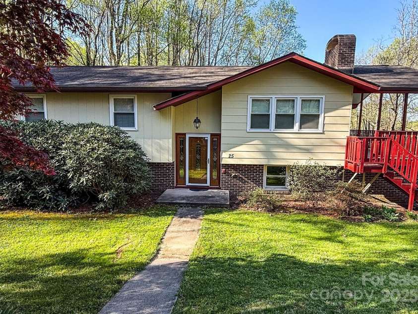 25 Pisgah Shadows Way, Hendersonville, NC 28739.  MLS# CAR4206550, YatesRealty ID 9897. 