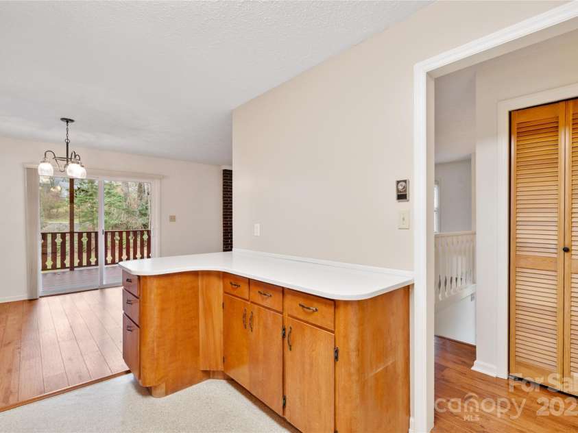 25 Pisgah Shadows Way, Hendersonville, NC 28739.  MLS# CAR4206550, YatesRealty ID 9897. 