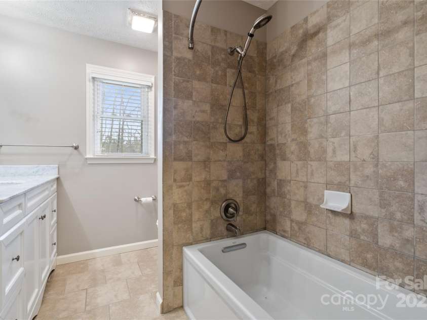 25 Pisgah Shadows Way, Hendersonville, NC 28739.  MLS# CAR4206550, YatesRealty ID 9897. 