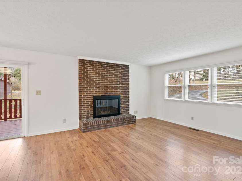 25 Pisgah Shadows Way, Hendersonville, NC 28739.  MLS# CAR4206550, YatesRealty ID 9897. 