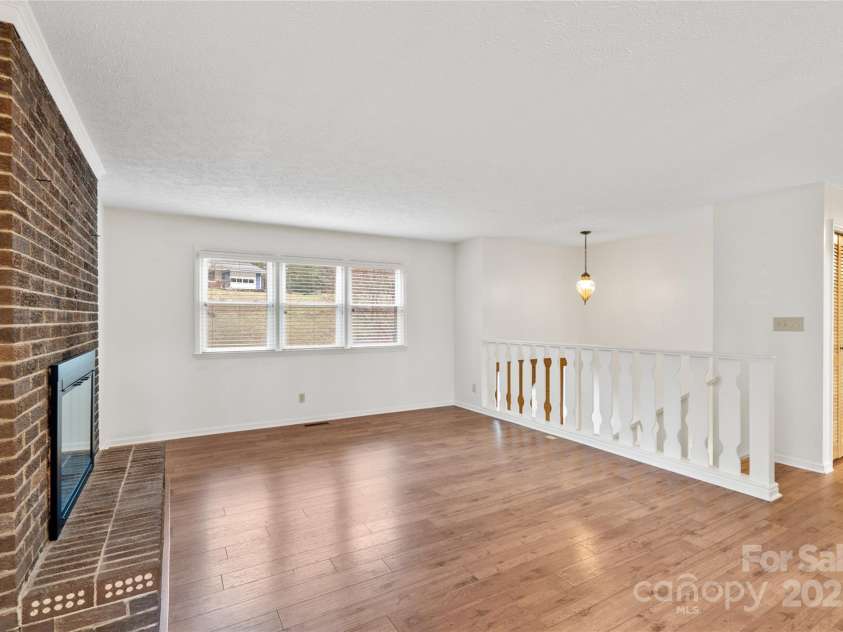 25 Pisgah Shadows Way, Hendersonville, NC 28739.  MLS# CAR4206550, YatesRealty ID 9897. 