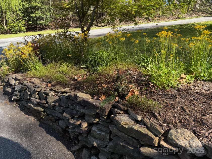 25 Pisgah Shadows Way, Hendersonville, NC 28739.  MLS# CAR4206550, YatesRealty ID 9897. 