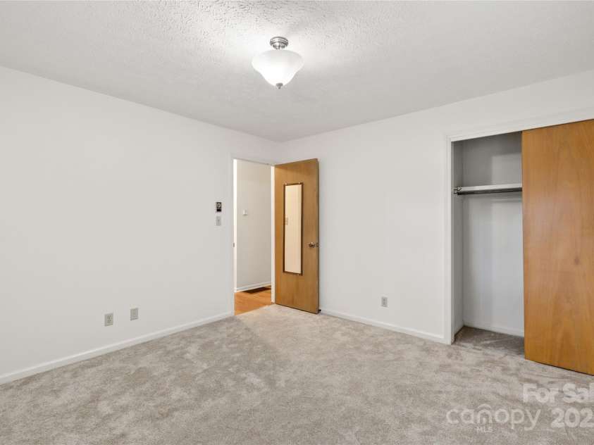 25 Pisgah Shadows Way, Hendersonville, NC 28739.  MLS# CAR4206550, YatesRealty ID 9897. Primary Bedroom