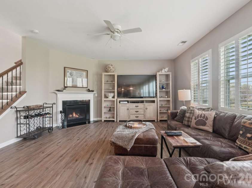 5016 Riverdale Drive, Charlotte, NC 28273.  MLS# CAR4355995, YatesRealty ID 9897. 