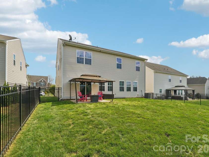 5016 Riverdale Drive, Charlotte, NC 28273.  MLS# CAR4355995, YatesRealty ID 9897. 