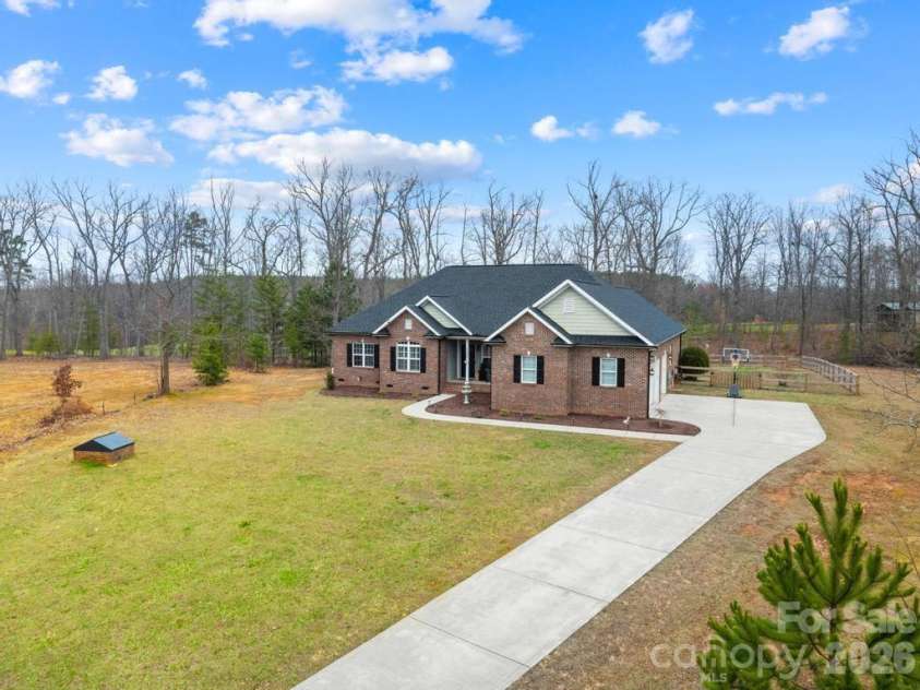 1468 Kinks Lane, Maiden, NC 28650.  MLS# CAR4353938, YatesRealty ID 9898. 