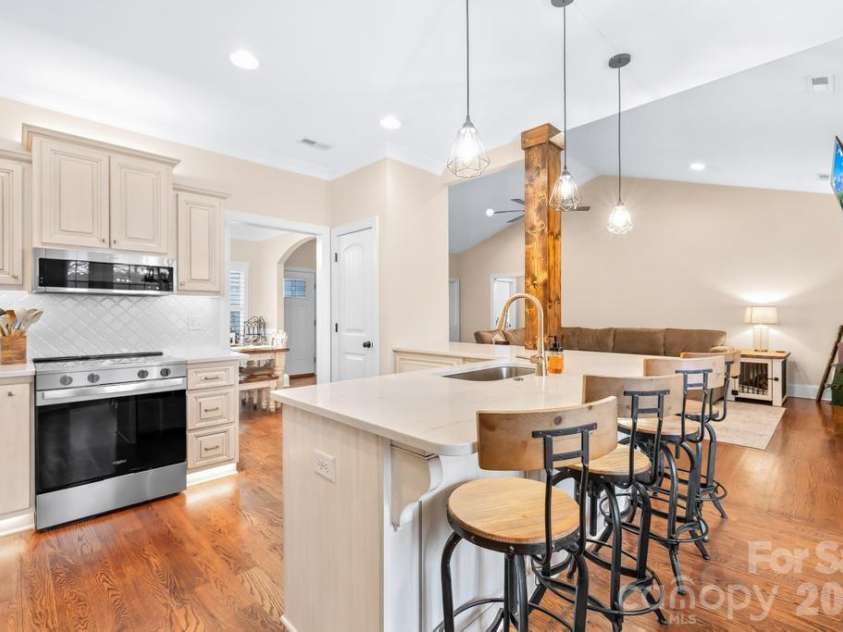 1468 Kinks Lane, Maiden, NC 28650.  MLS# CAR4353938, YatesRealty ID 9898. 
