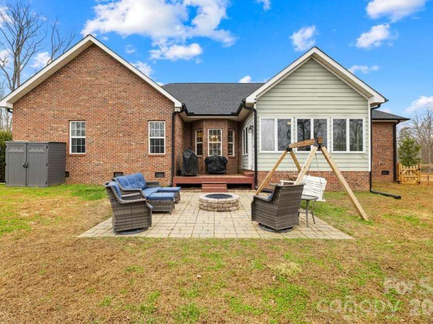 1468 Kinks Lane, Maiden, NC 28650.  MLS# CAR4353938, YatesRealty ID 9898. 