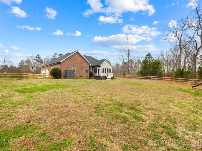 1468 Kinks Lane, Maiden, NC 28650.  MLS# CAR4353938, YatesRealty ID 9898. 