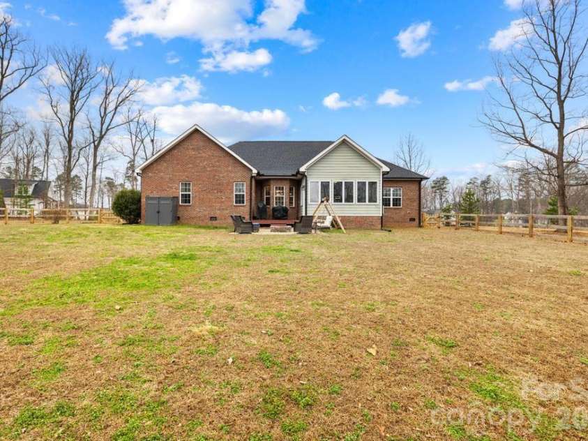 1468 Kinks Lane, Maiden, NC 28650.  MLS# CAR4353938, YatesRealty ID 9898. 