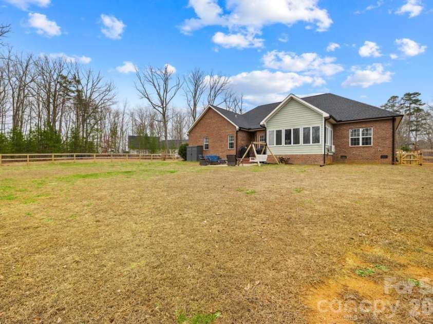 1468 Kinks Lane, Maiden, NC 28650.  MLS# CAR4353938, YatesRealty ID 9898. 