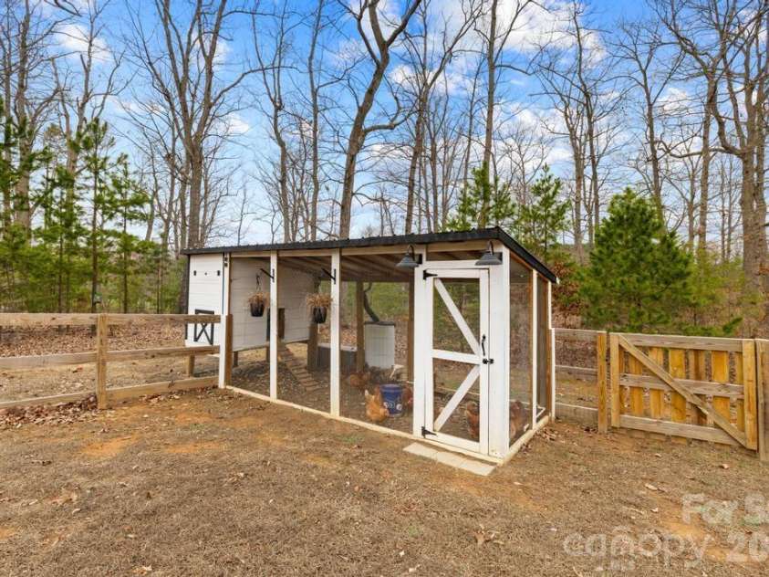 1468 Kinks Lane, Maiden, NC 28650.  MLS# CAR4353938, YatesRealty ID 9898. 