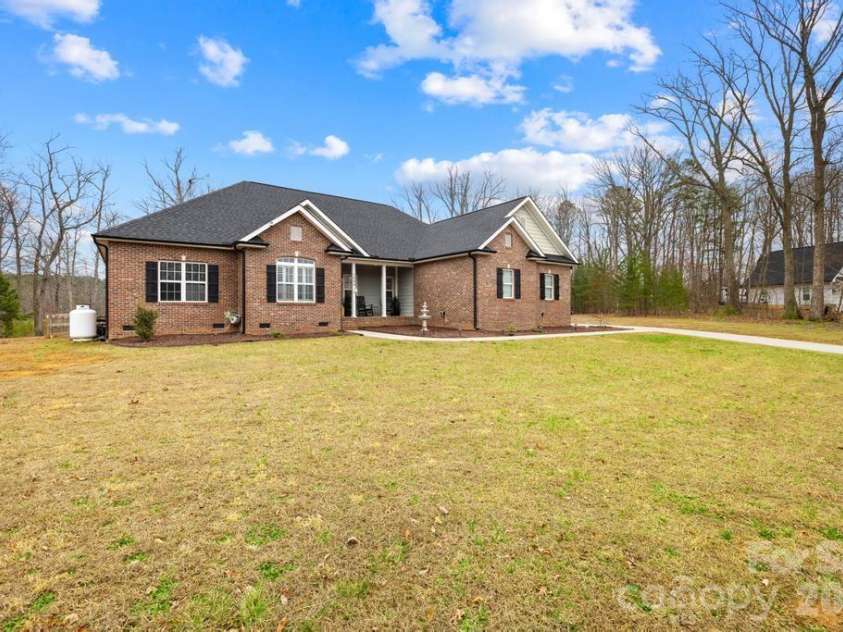 1468 Kinks Lane, Maiden, NC 28650.  MLS# CAR4353938, YatesRealty ID 9898. 