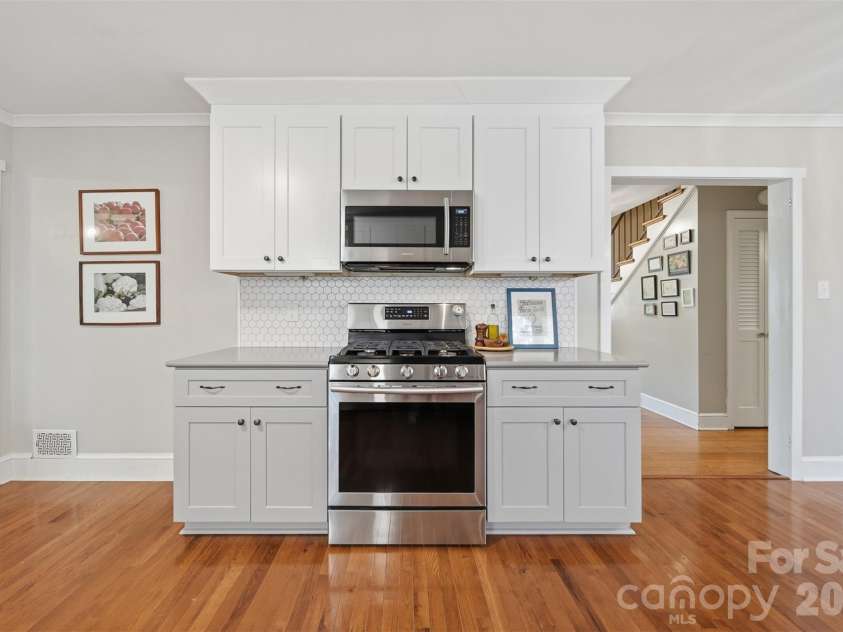35 32nd Avenue, Hickory, NC 28601.  MLS# CAR4365663, YatesRealty ID 9899. 