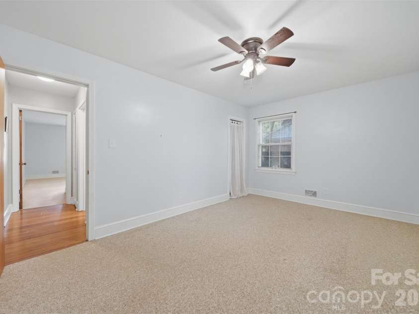 35 32nd Avenue, Hickory, NC 28601.  MLS# CAR4365663, YatesRealty ID 9899. 