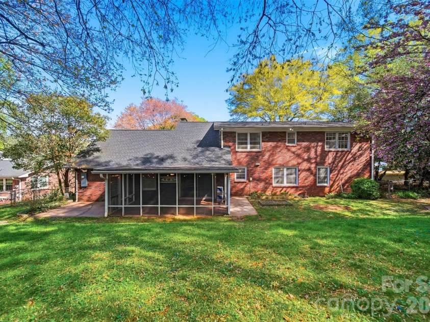 35 32nd Avenue, Hickory, NC 28601.  MLS# CAR4365663, YatesRealty ID 9899. 
