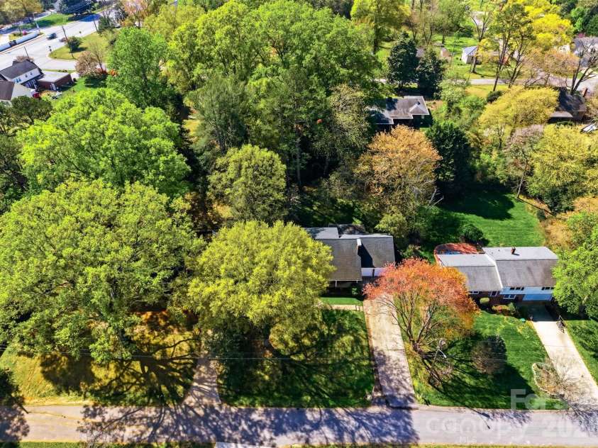 35 32nd Avenue, Hickory, NC 28601.  MLS# CAR4365663, YatesRealty ID 9899. 