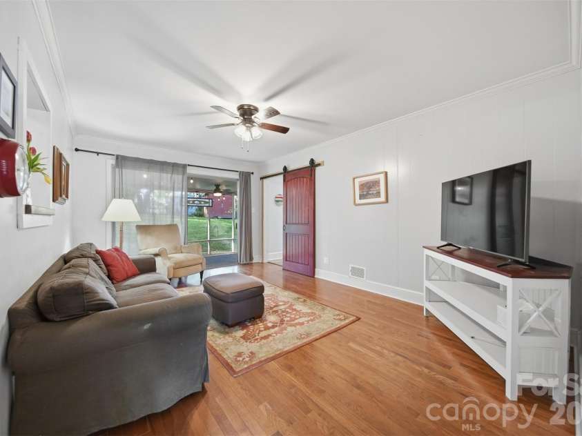 35 32nd Avenue, Hickory, NC 28601.  MLS# CAR4365663, YatesRealty ID 9899. Den