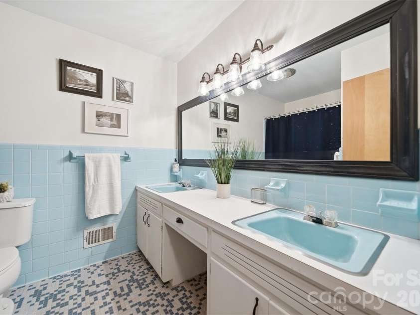 35 32nd Avenue, Hickory, NC 28601.  MLS# CAR4365663, YatesRealty ID 9899. Downstairs full bath