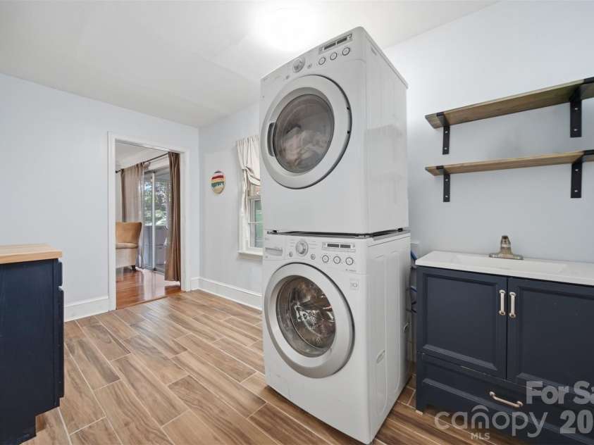 35 32nd Avenue, Hickory, NC 28601.  MLS# CAR4365663, YatesRealty ID 9899. Laundry off den