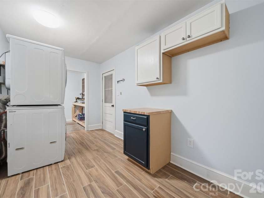 35 32nd Avenue, Hickory, NC 28601.  MLS# CAR4365663, YatesRealty ID 9899. Llaundry off den