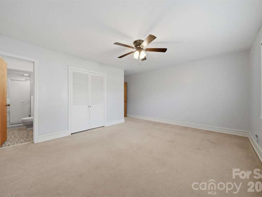 35 32nd Avenue, Hickory, NC 28601.  MLS# CAR4365663, YatesRealty ID 9899. Primary on main