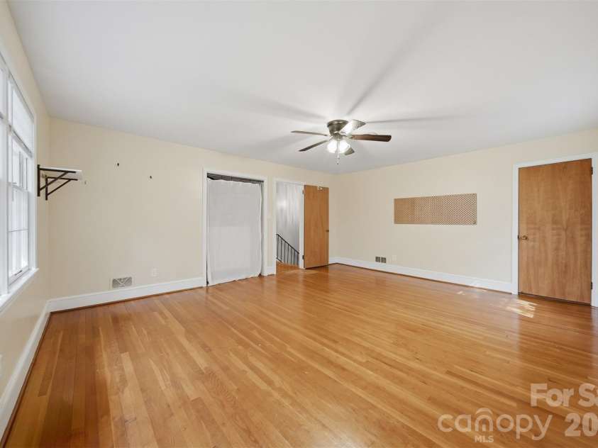 35 32nd Avenue, Hickory, NC 28601.  MLS# CAR4365663, YatesRealty ID 9899. Upstairs bedroom