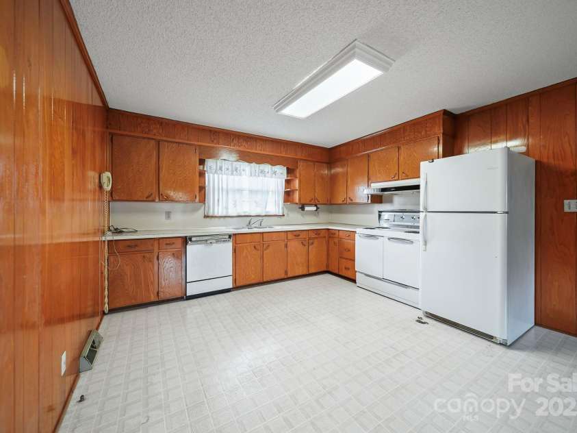 3710 Camden Road, Marshville, NC 28103.  MLS# CAR4309082, YatesRealty ID 990. Kitchen