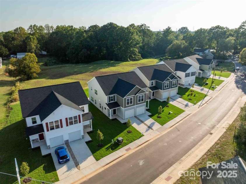 616 Smith Street, Mooresville, NC 28115.  MLS# CAR4223390, YatesRealty ID 990. 