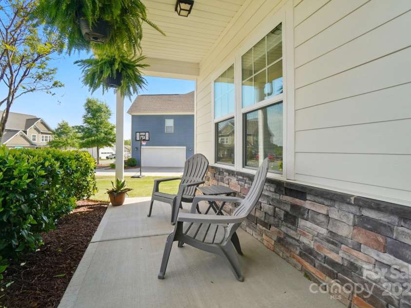 1116 Brooksland Place, Waxhaw, NC 28173.  MLS# CAR4249949, YatesRealty ID 9900. Covered Front Porch.