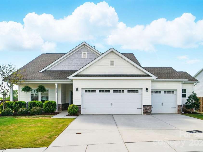 1116 Brooksland Place, Waxhaw, NC 28173.  MLS# CAR4249949, YatesRealty ID 9900. Welcome Home!