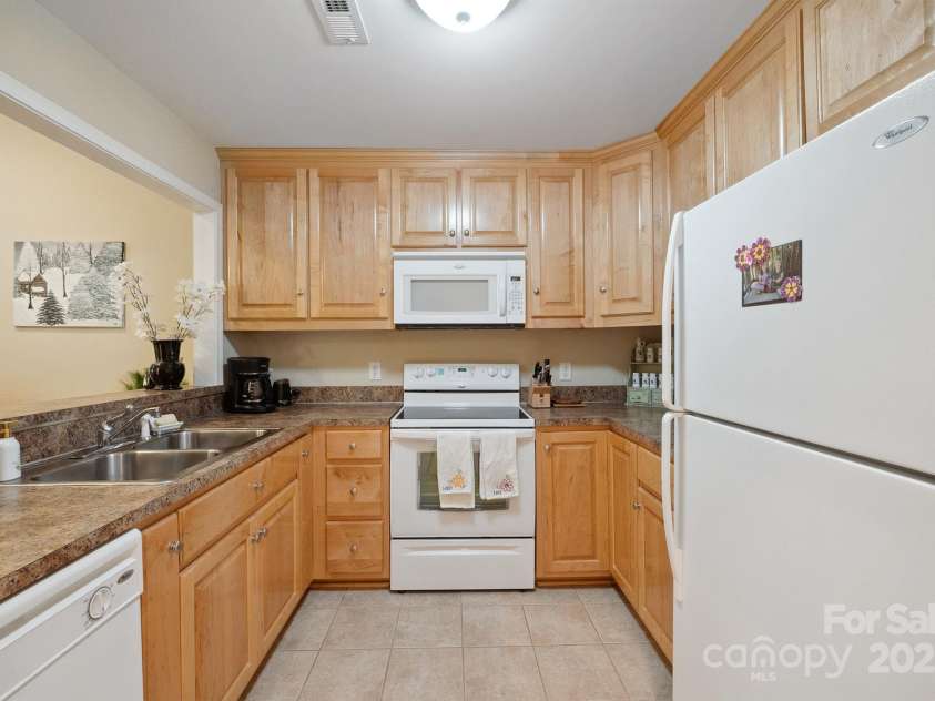 108 IVY Court, Morganton, NC 28655.  MLS# CAR4250773, YatesRealty ID 9901. 