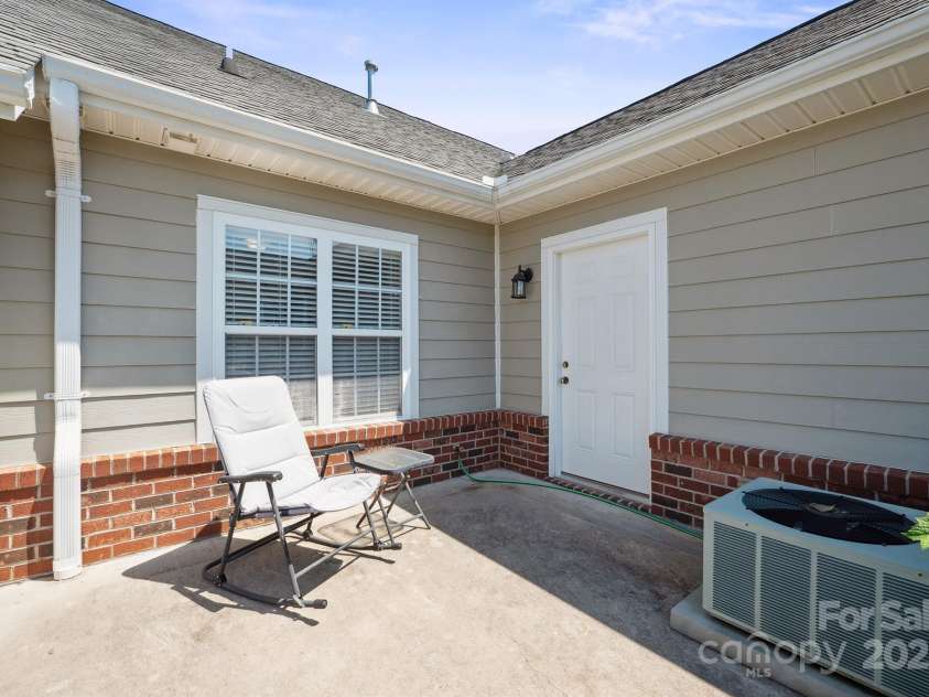 108 IVY Court, Morganton, NC 28655.  MLS# CAR4250773, YatesRealty ID 9901. 