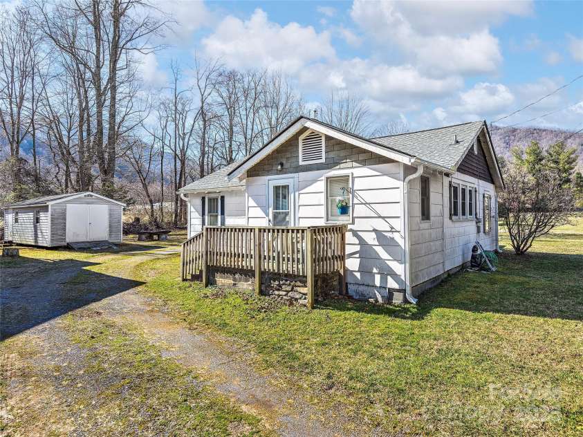 74 Badd Lane, Maggie Valley, NC 28751.  MLS# CAR4314293, YatesRealty ID 9901. 