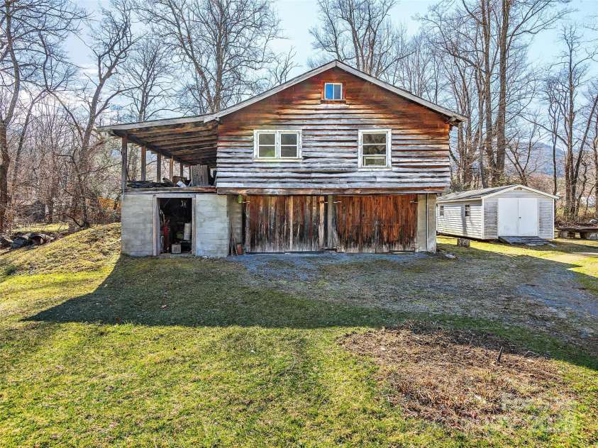 74 Badd Lane, Maggie Valley, NC 28751.  MLS# CAR4314293, YatesRealty ID 9901. 